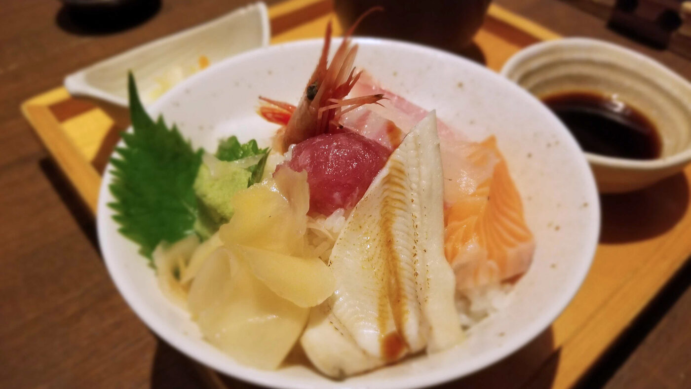 富山駅八兆屋海鮮丼(小)