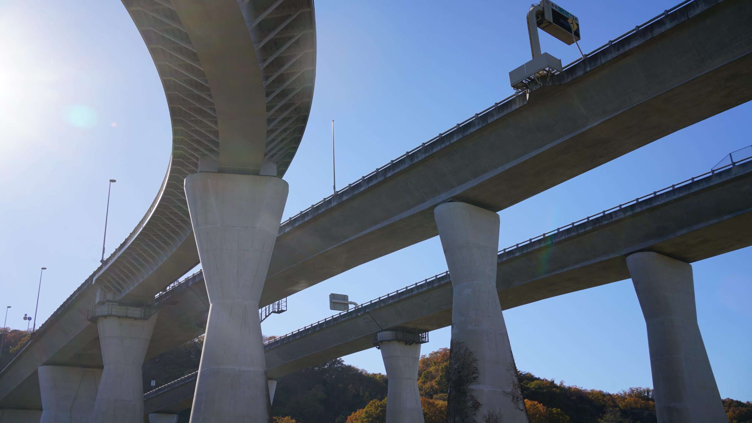 秋川にかかる圏央道