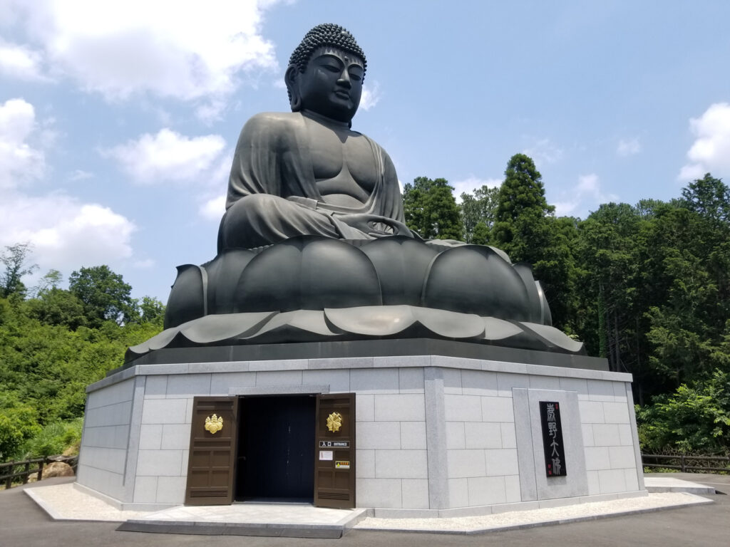 鹿弥大仏と展示室